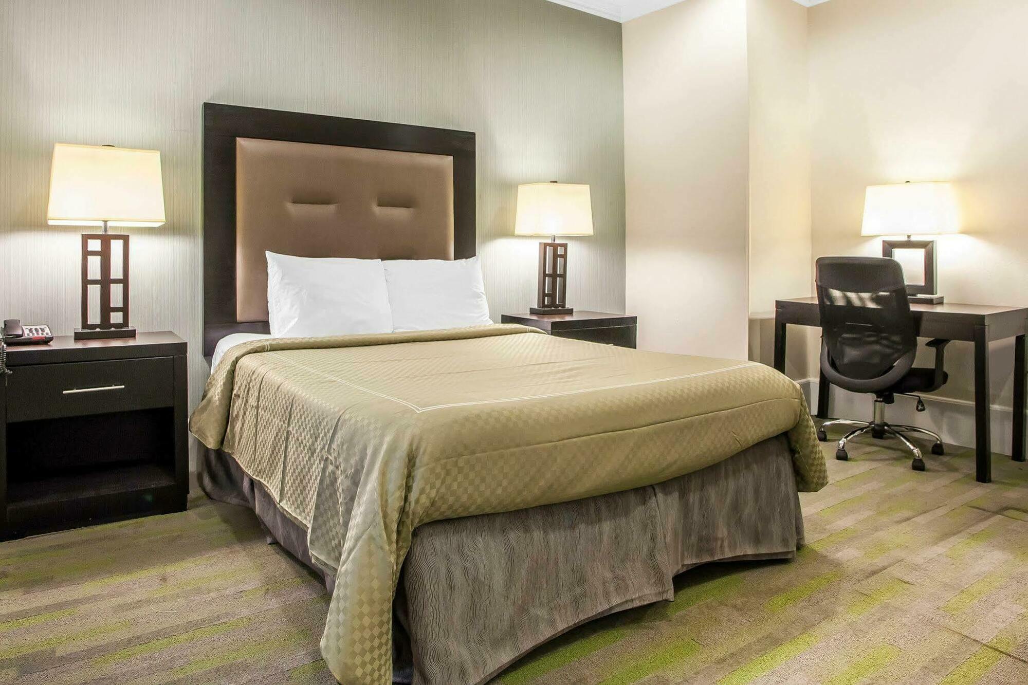 Quality Inn Center City Philadelphia Exterior photo