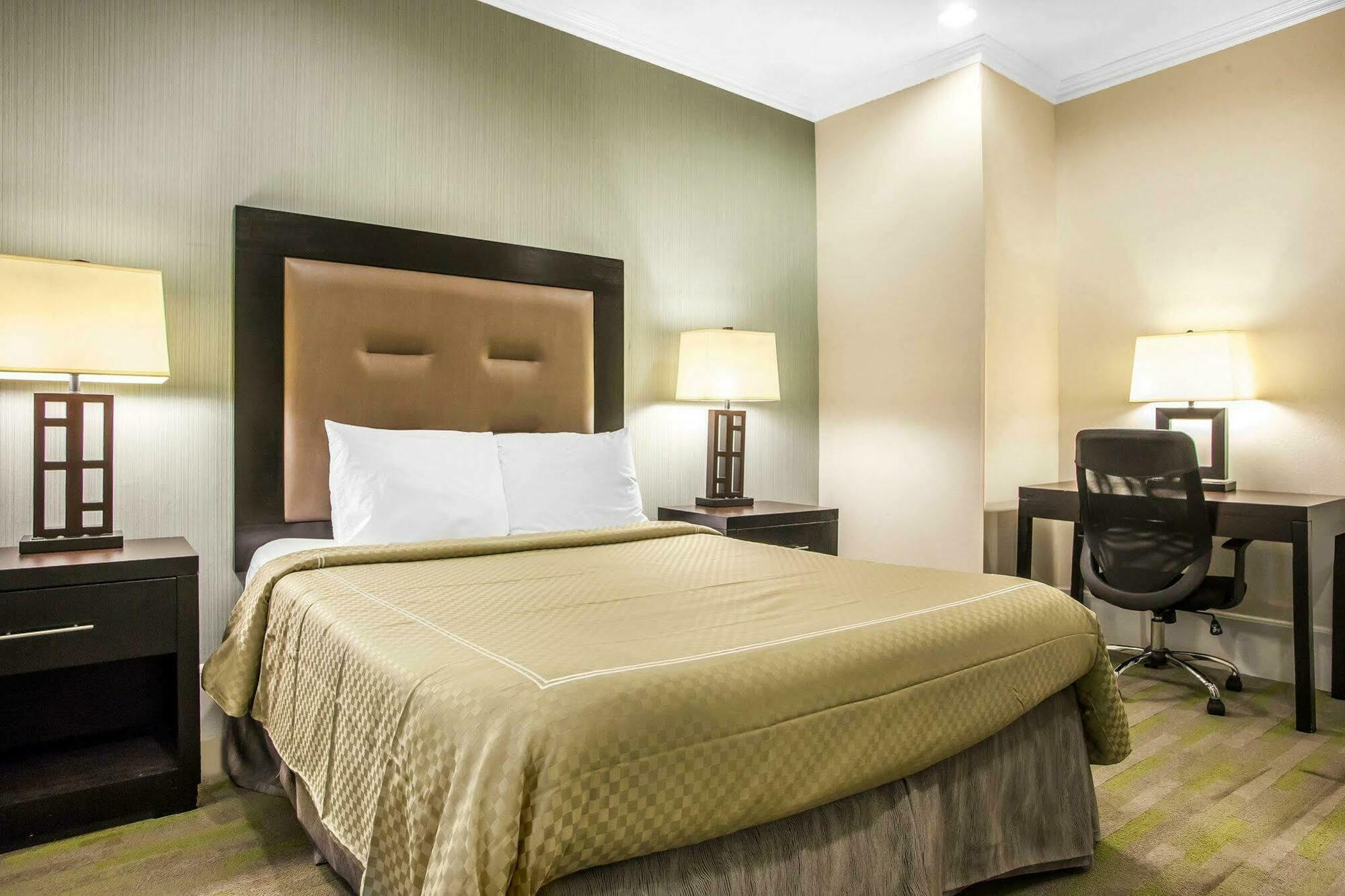 Quality Inn Center City Philadelphia Exterior photo