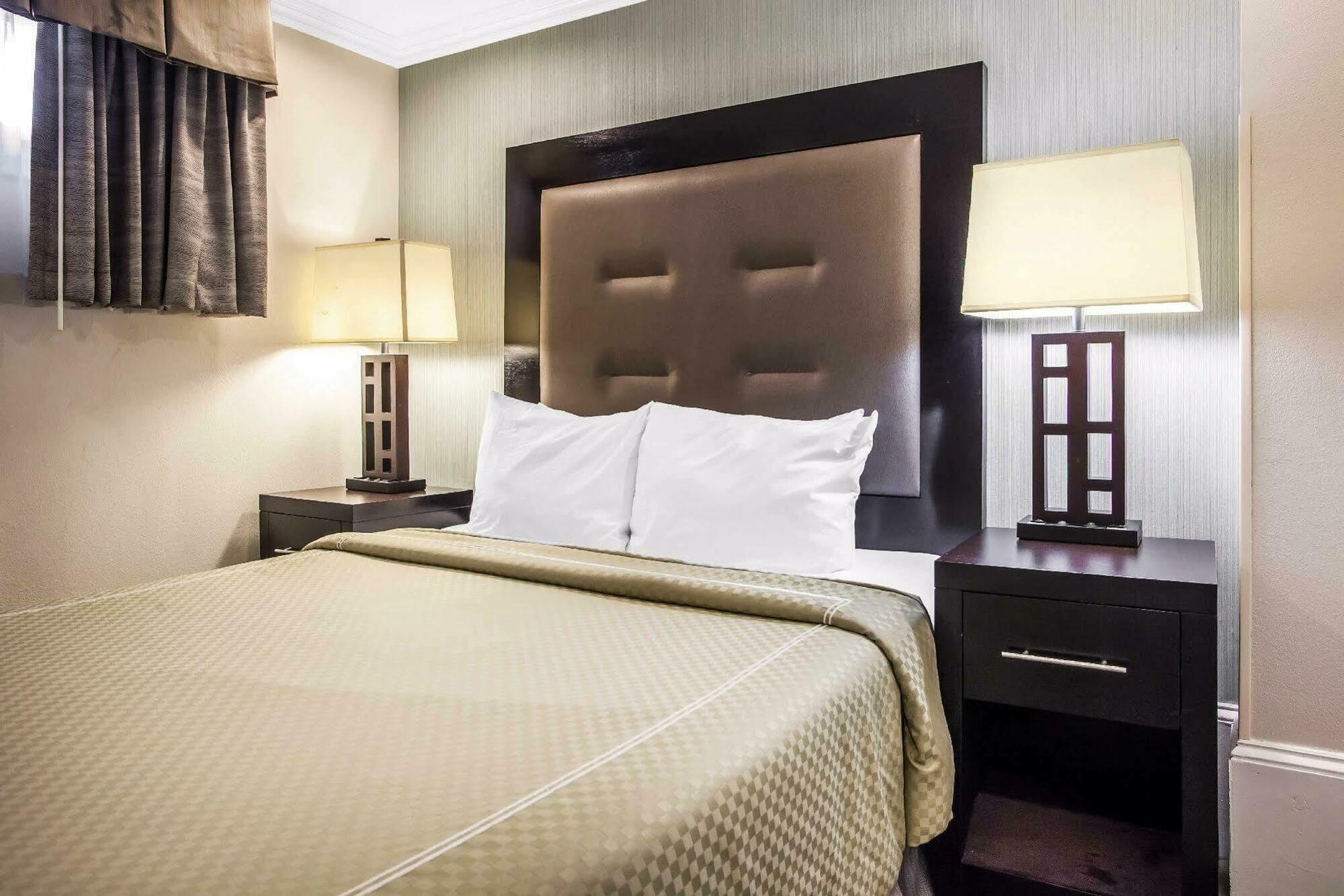 Quality Inn Center City Philadelphia Exterior photo